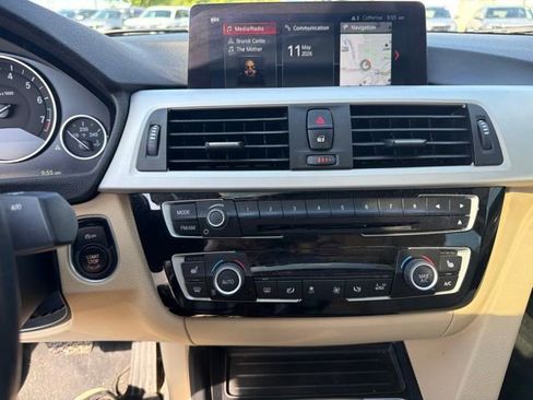 Used 2018 BMW 320i xDrive Sedan w/ Premium Package AWD/4WD image 19