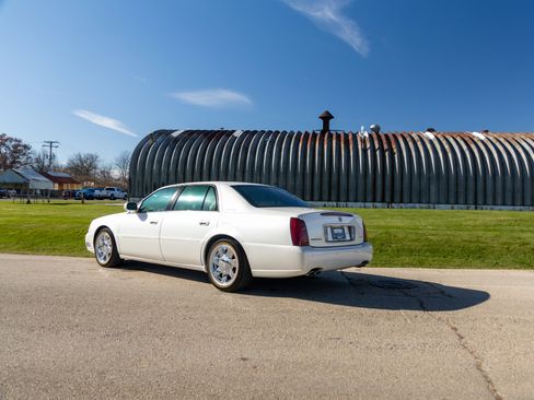 Used 2000 Cadillac De Ville DTS w/ Comfort/Convenience Pkg image 18