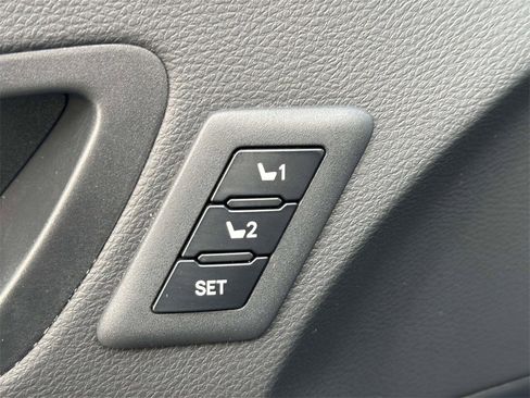 Used 2025 Toyota Sienna Platinum image 22