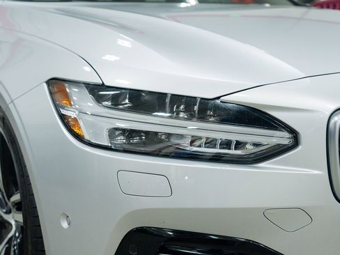Used 2019 Volvo V90 T5 R-Design w/ Protection Package Premier image 13