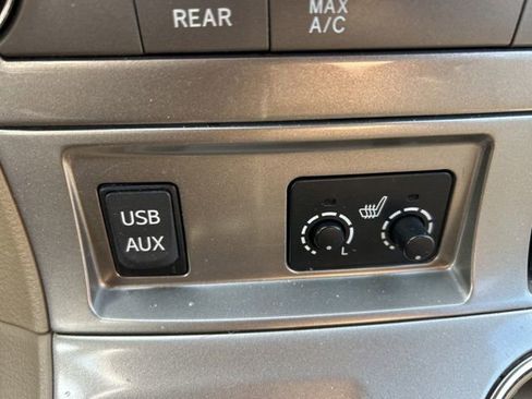 Used 2013 Toyota Highlander SE image 19