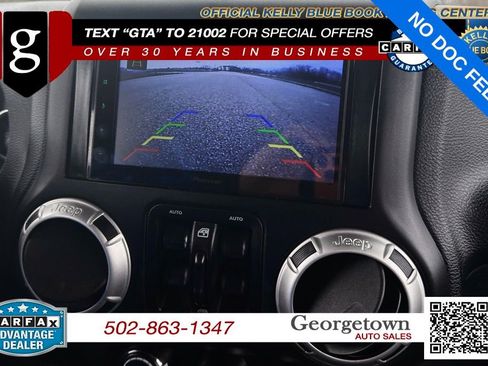 Used 2016 Jeep Wrangler Unlimited Sahara w/ Connectivity Group AWD/4WD image 10