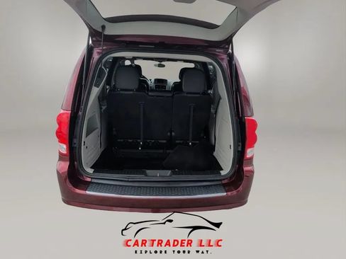 Used 2018 Dodge Grand Caravan SXT FWD image 14