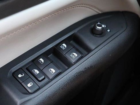 Used 2025 Jeep Compass Limited AWD/4WD image 17