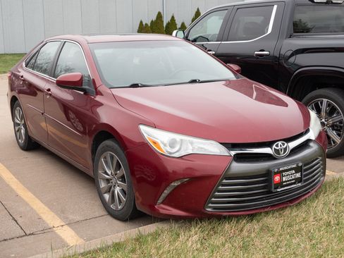 Used 2016 Toyota Camry XLE w/ Moonroof Package image 1