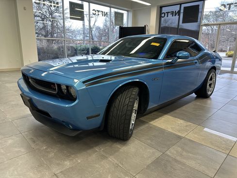 Used 2010 Dodge Challenger R/T image 16