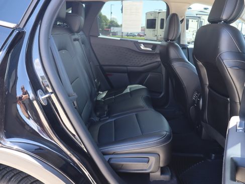 Used 2020 Ford Escape Titanium FWD image 11