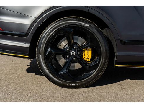 Used 2025 Bentley Bentayga image 15