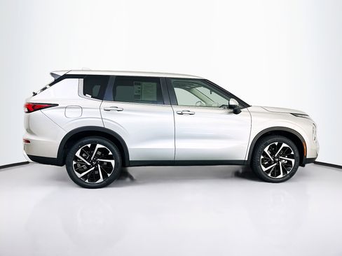 Used 2024 Mitsubishi Outlander SE image 10