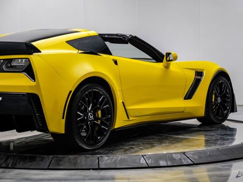 Used 2015 Chevrolet Corvette Z06 w/ 3LZ Preferred Equipment Group RWD image 27