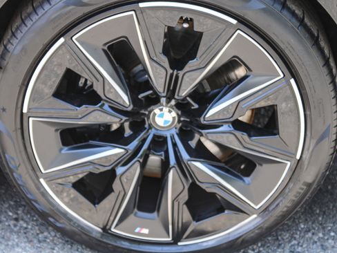 Certified 2025 BMW 740i w/ Premium Package RWD image 10