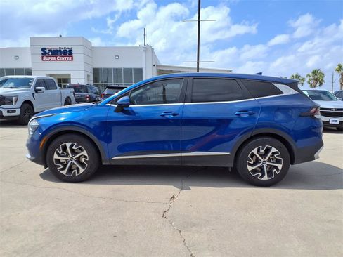 Used 2025 Kia Sportage EX image 4