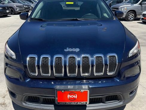 Used 2016 Jeep Cherokee Latitude w/ Comfort & Sound Group FWD image 3