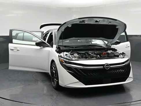 New 2026 Nissan Sentra SR w/ SR Premium Package FWD image 37