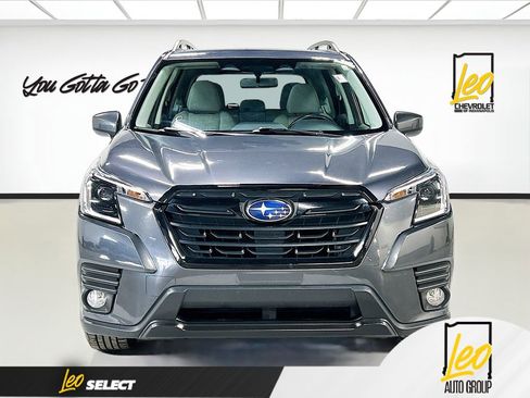 Used 2023 Subaru Forester Premium image 2