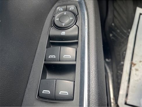 Used 2023 Chevrolet Silverado 1500 LT image 39