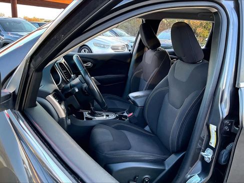 Used 2017 Jeep Cherokee Latitude w/ Safety/Convenience Group image 7