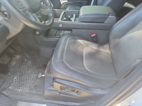 Used 2024 Land Rover Defender 110 X-Dynamic SE image 33