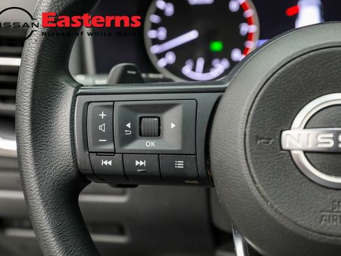 Used 2023 Nissan Rogue S image 22