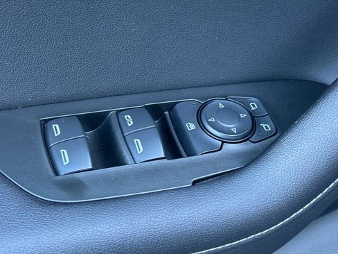 Used 2025 Chevrolet Blazer LT AWD/4WD image 12