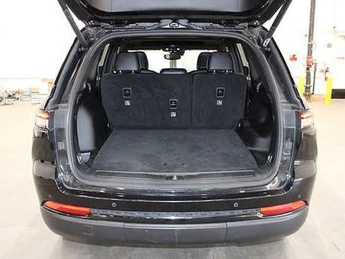 Used 2023 Jeep Grand Cherokee Altitude image 7