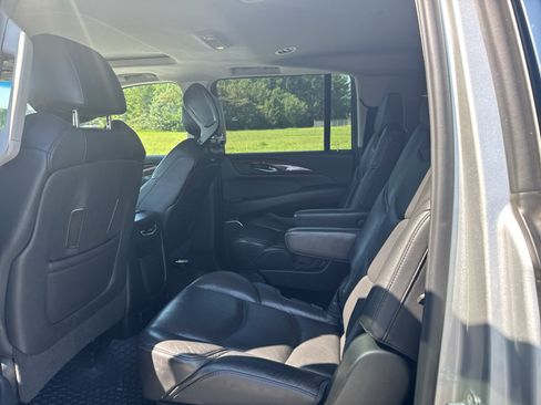 Used 2018 Cadillac Escalade ESV Luxury AWD/4WD image 8