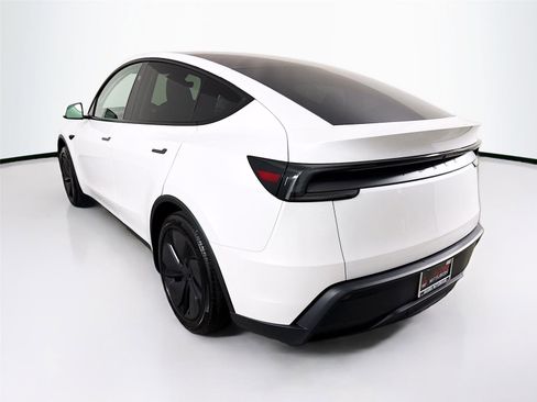Used 2026 Tesla Model Y 2WD image 7