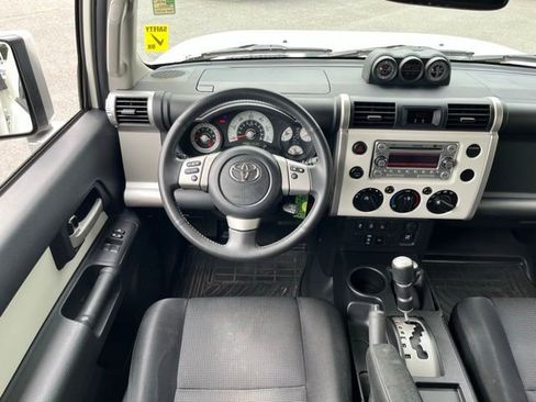 Used 2013 Toyota FJ Cruiser 4WD w/ Upgrade Pkg image 26