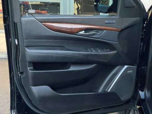 Used 2018 Cadillac Escalade Luxury image 19