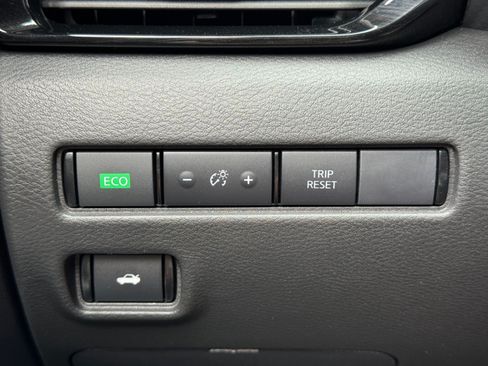 Used 2025 Nissan Sentra SR w/ SR Premium Package FWD image 17
