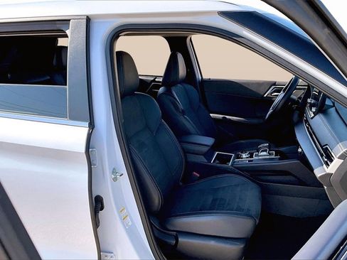 Used 2024 Mitsubishi Outlander SE Black Edition image 7