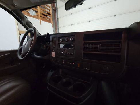 Used 2020 GMC Savana 3500 w/ Driver Convenience Package image 9