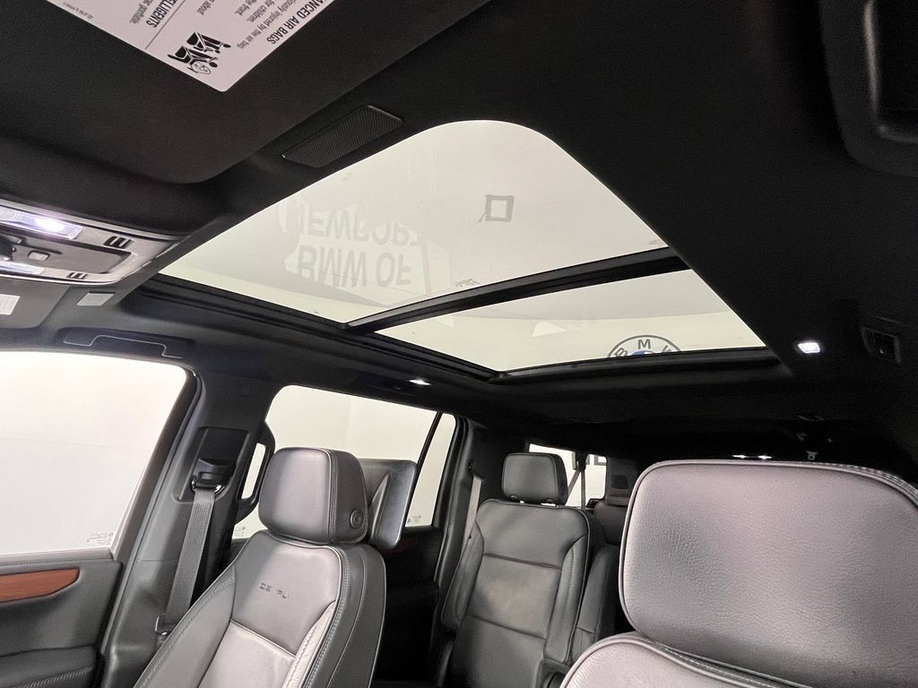 Used 2025 GMC Yukon XL Denali w/ Denali Reserve Package AWD/4WD image 27