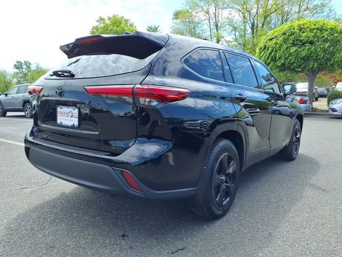 Used 2021 Toyota Highlander LE AWD/4WD image 18