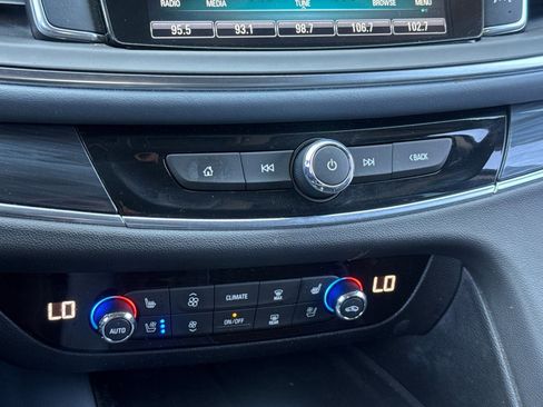 Used 2019 Buick Enclave Premium AWD/4WD image 18