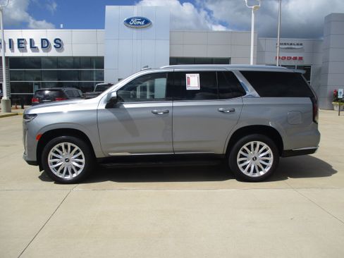 Used 2024 Cadillac Escalade Luxury RWD image 3