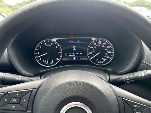 Used 2025 Nissan Sentra SV FWD image 28