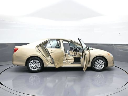 Used 2012 Toyota Camry LE FWD image 40