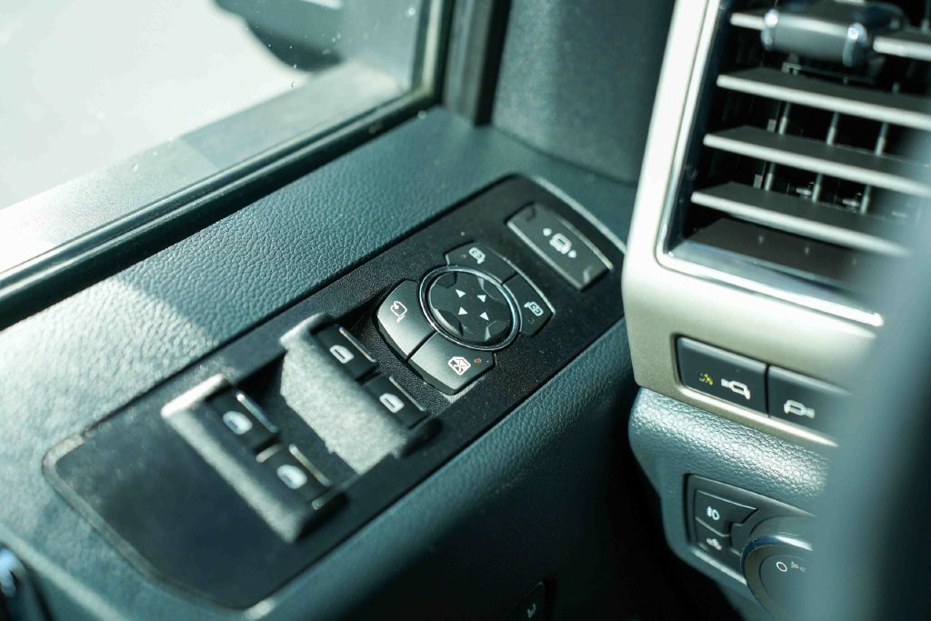 Used 2022 Ford F350 Lariat w/ Tremor Off-Road Package AWD/4WD image 27