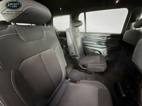 Used 2024 Jeep Grand Cherokee L Laredo image 27