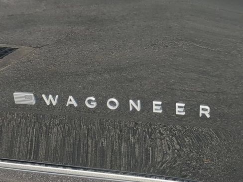 Used 2022 Jeep Wagoneer Series III w/ Premium Group I RWD image 13