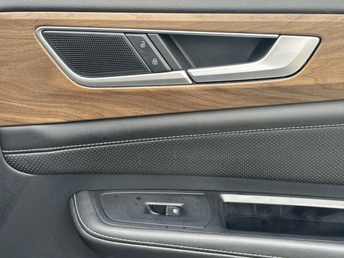 Used 2025 Volkswagen Atlas SE image 15