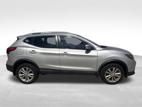 Used 2018 Nissan Rogue Sport SV FWD image 2