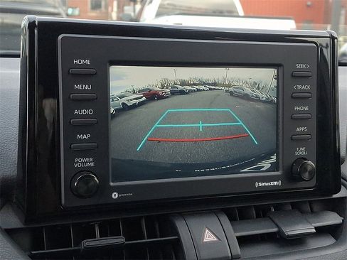 Used 2022 Toyota RAV4 SE image 19