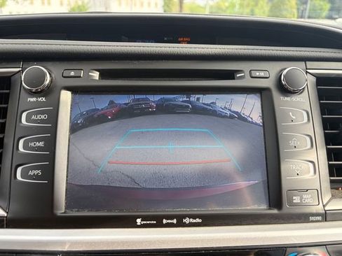 Used 2019 Toyota Highlander SE w/ Nightshade Edition image 3