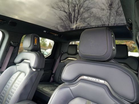 Used 2022 Rivian R1T Adventure image 22