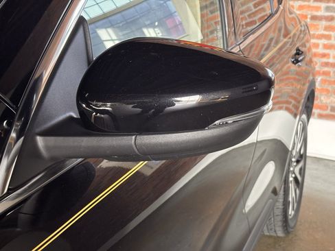 Used 2020 Ford Escape Titanium image 16