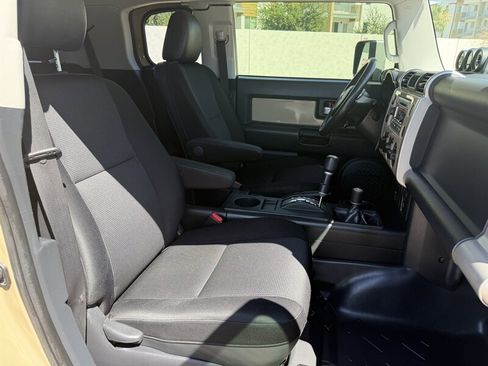 Used 2014 Toyota FJ Cruiser 4WD w/ Upgrade Package image 42