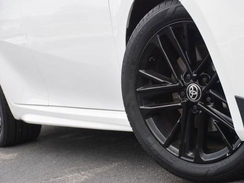 Used 2025 Toyota Camry SE image 12