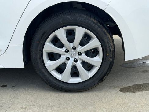 Used 2024 Toyota Corolla LE AWD/4WD image 17